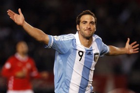 世界杯赛程安排-电竞选手跨界封神！JackeyLove补时绝杀切尔西，爆冷引爆全场